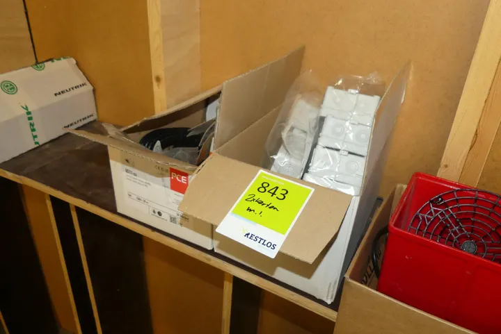 2x Karton Elektrozubehör/Stecker, diverse